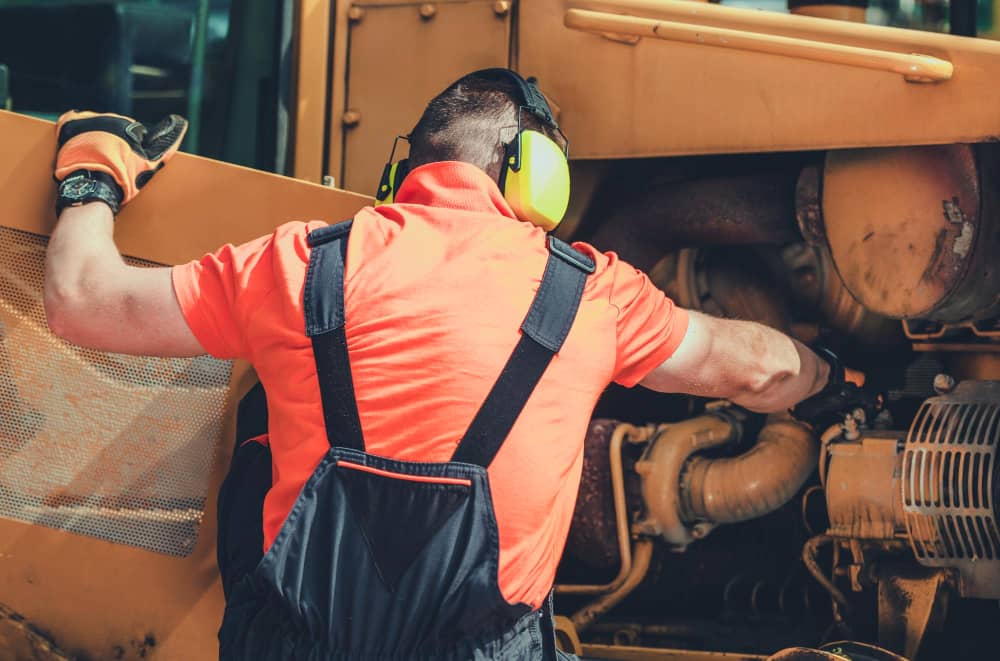 Heavy Machinery, Crane, and Earthmoving Equipment Repairs